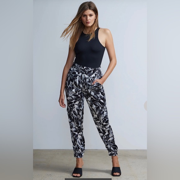 🤍🖤🩶Brand New Beautiful Silky NY&Co Jogger Pant 🩶 - Picture 1 of 7